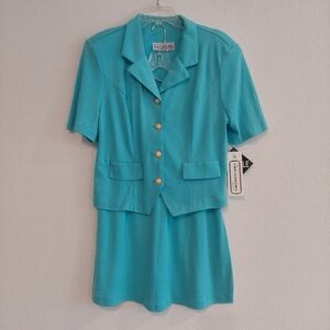 Classic Women's Turquoise Short-Sleeve Blazer Set
